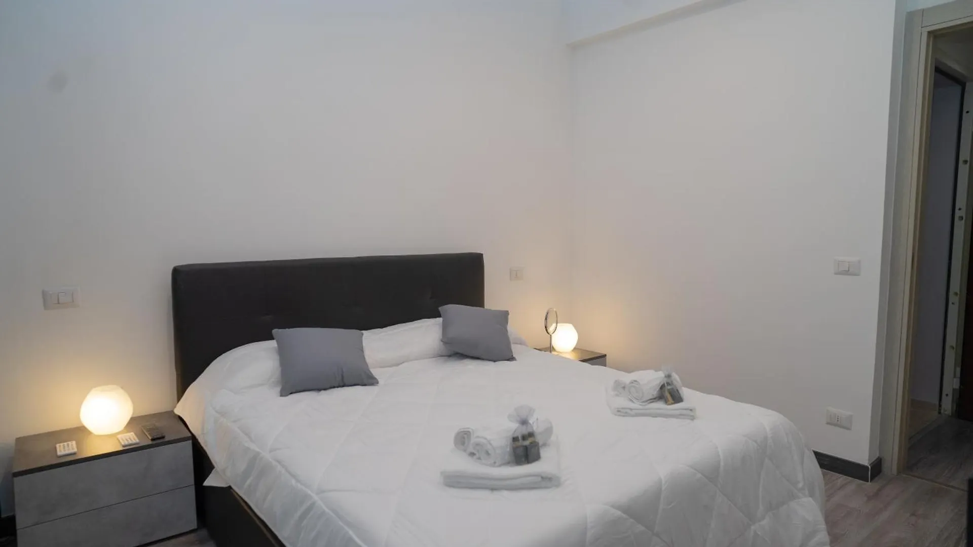 Led, Comfort And Style Just A Few Minutes From The Colosseum